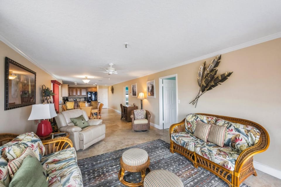 Beachfront Complex - 2b 2b - Beach Place #501 Apartment in Madeira Beach