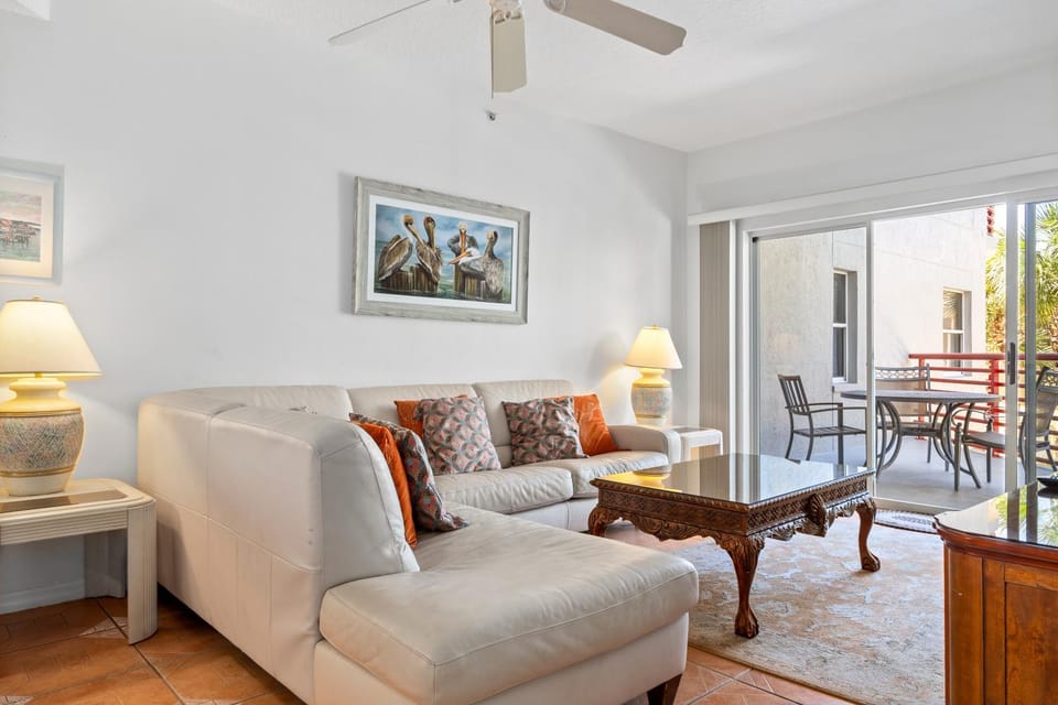 Luxury Updated Unit w/ Balcony - Crimson #105 Apartment in Madeira Beach