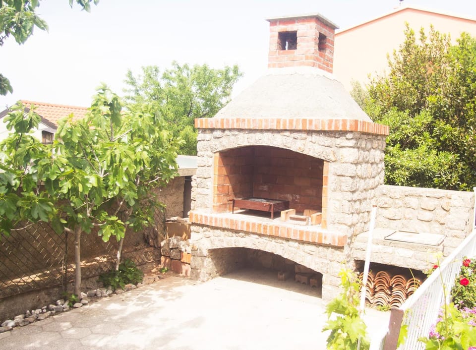 Patio, BBQ facilities, Garden view