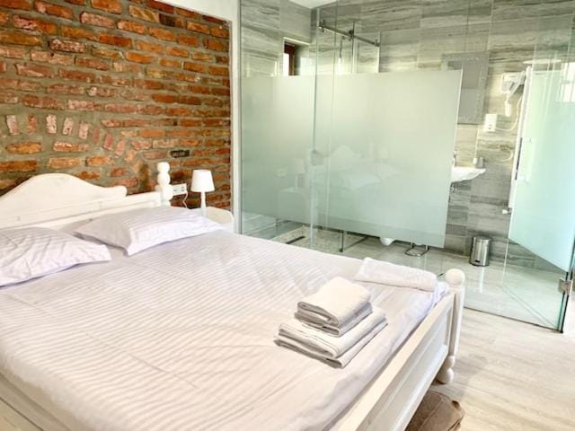 Shower, Bathroom, Bedroom