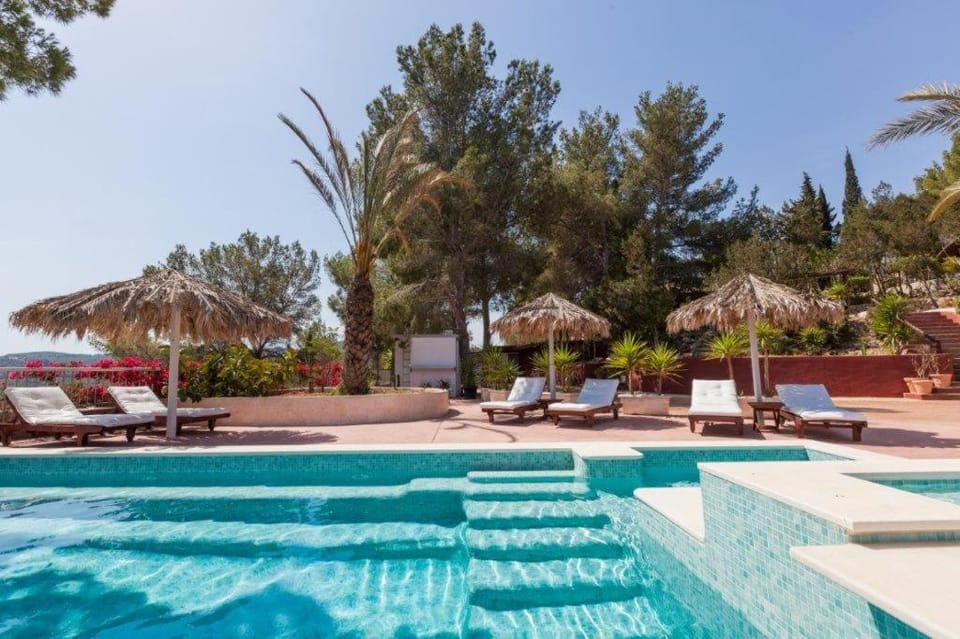 Swimming pool, Swimming pool