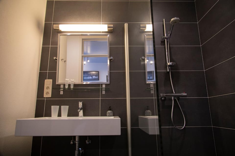 Shower, Property building, Bathroom, Other, Decorative detail, Decorative detail