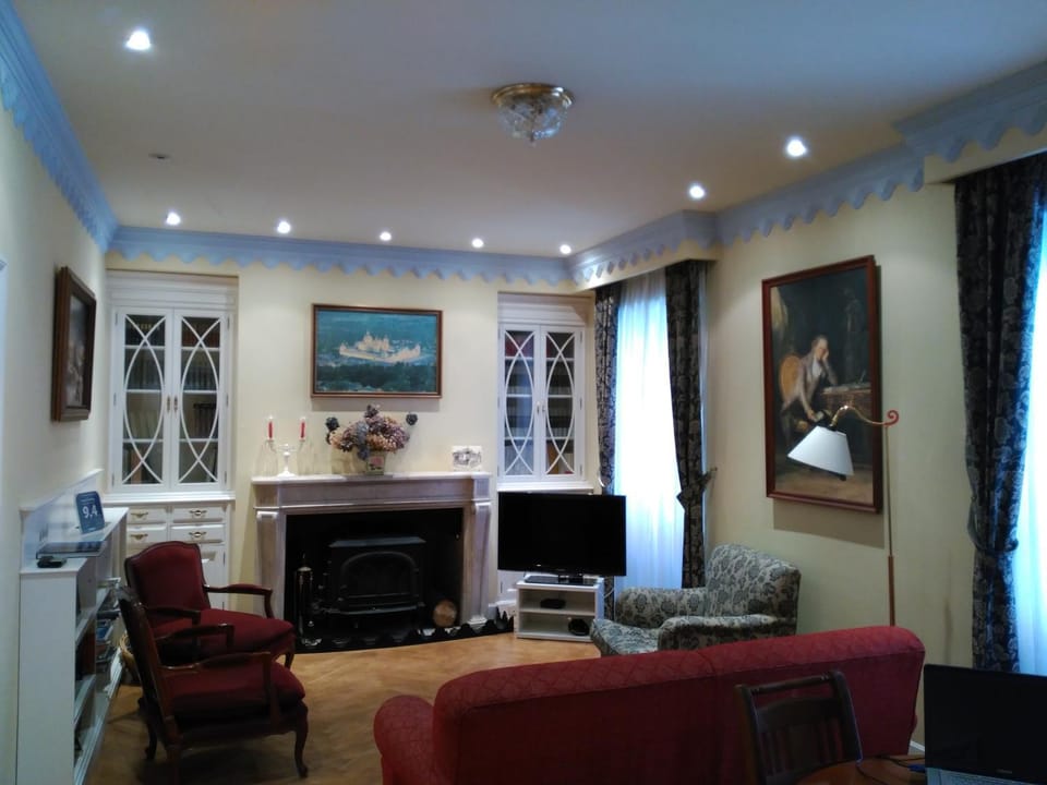 Communal lounge/ TV room