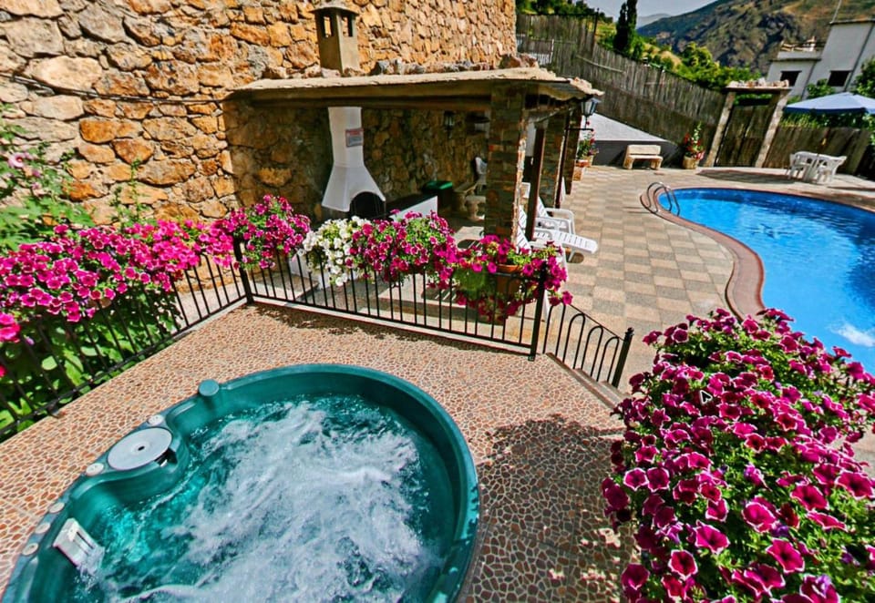 BBQ facilities, Swimming pool
