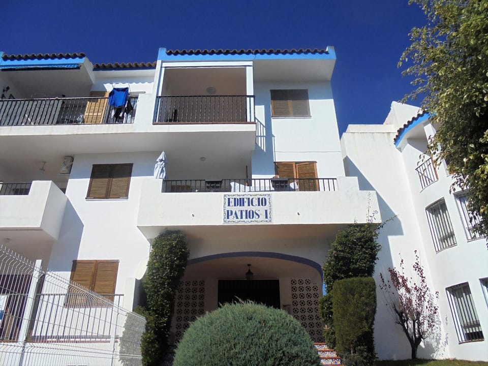 Property building, Facade/entrance, Off site