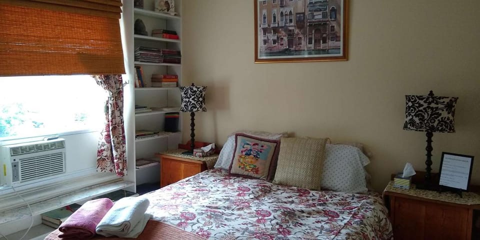Australis Guest House Bed and Breakfast in Gatineau
