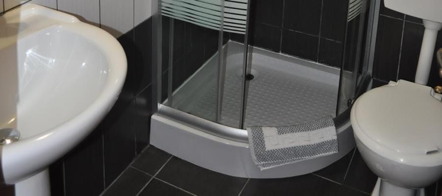 Bathroom, Photo of the whole room