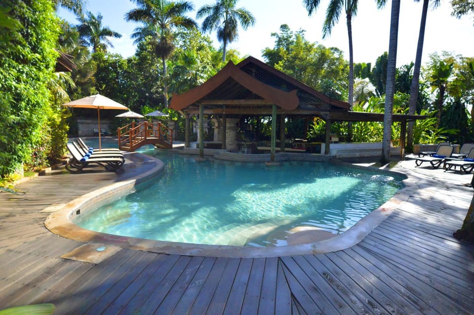 Property building, Day, Swimming pool