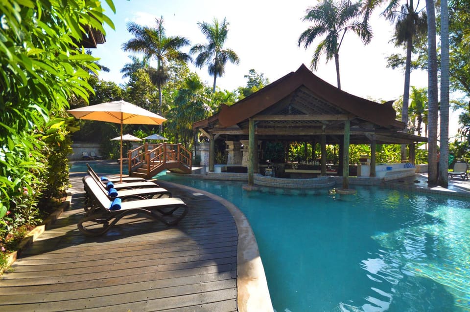 Day, Swimming pool
