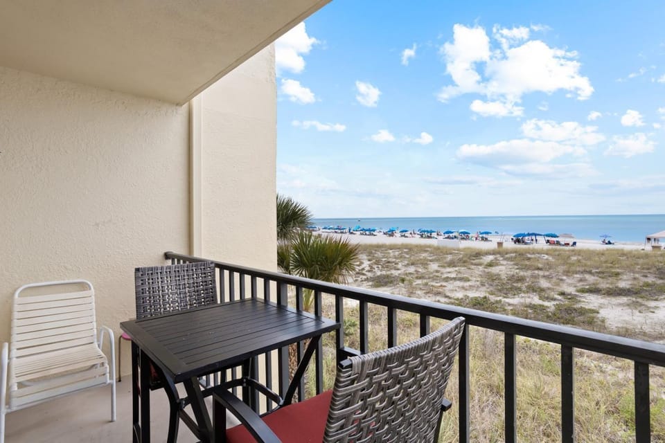 Direct Beach Front 1b 1b Balcony - Surf Song #240 Apartment in Madeira Beach