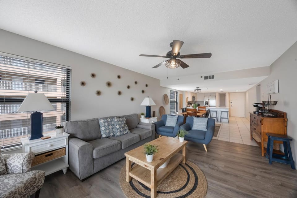 Beachfront Complex - 2b 2b - Beach Place #301 Apartment in Madeira Beach