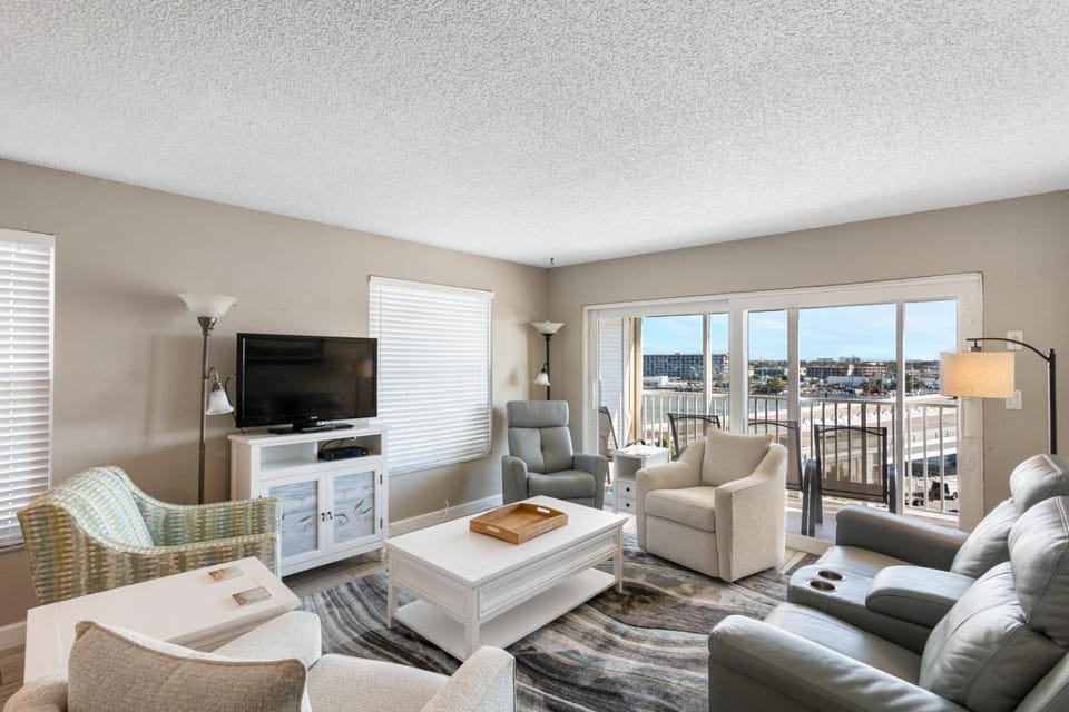 Beach View - Balcony - 3b 2b - Beach Place #505 Apartment in Madeira Beach