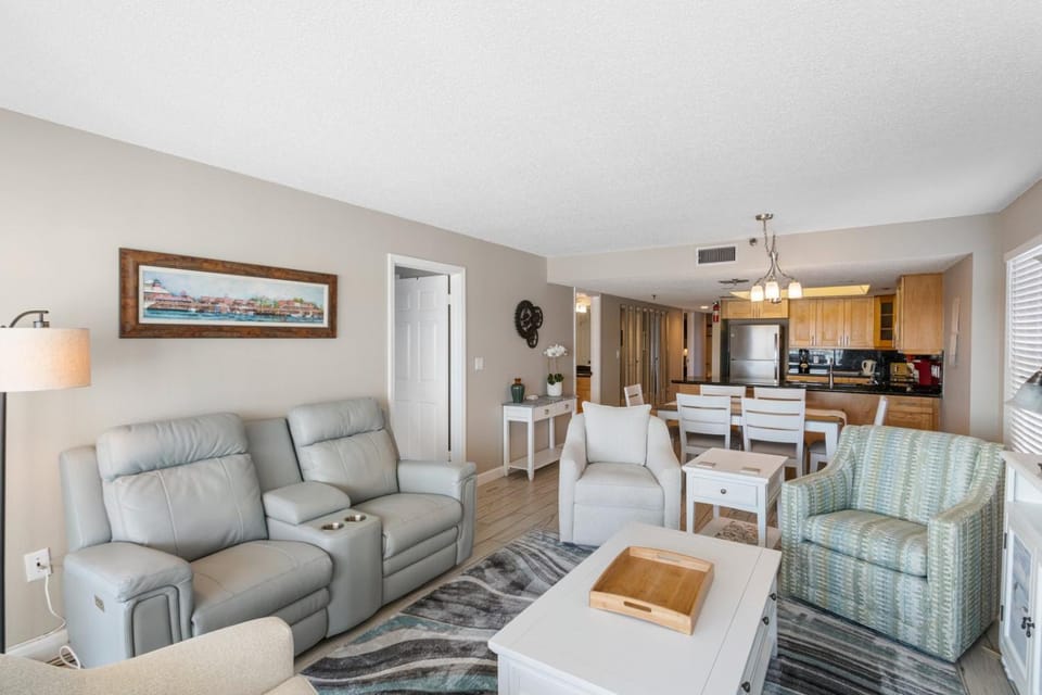 Beach View - Balcony - 3b 2b - Beach Place #505 Apartment in Madeira Beach