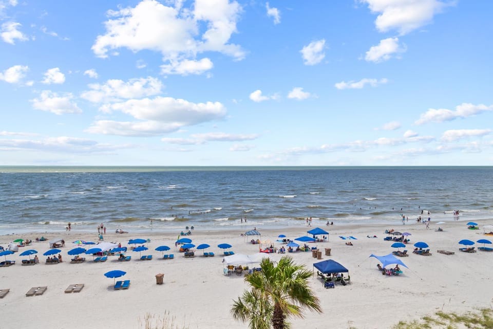Corner Beach Front Unit - Beach Place #412 Apartment in Madeira Beach