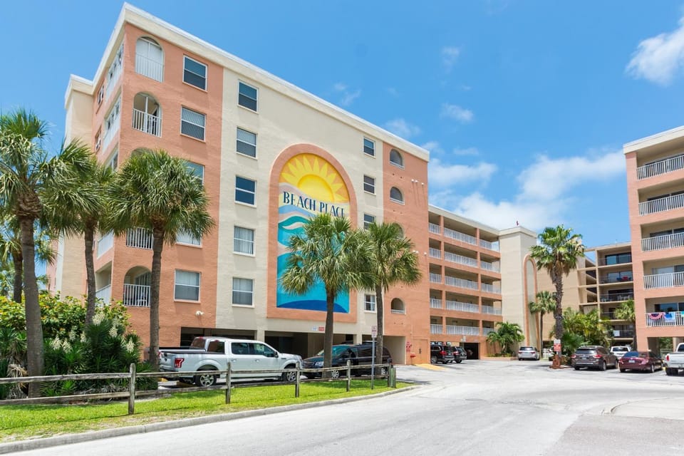 Beach Front Corner Unit - Beach Place #212 Apartment in Madeira Beach