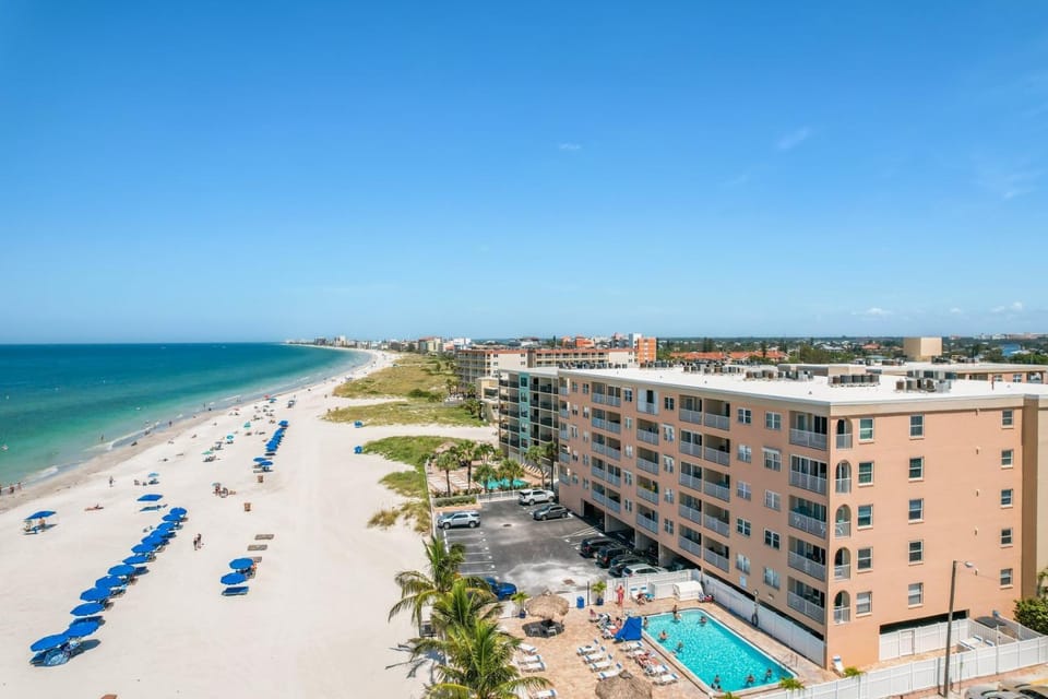 Corner Unit Views John's Pass - Beach Place #204 Apartment in Madeira Beach