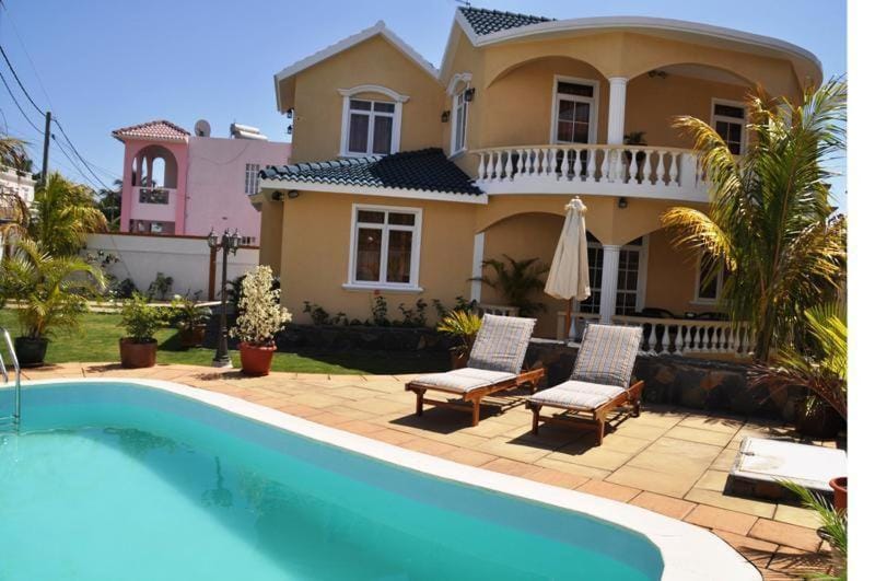 Property building, Balcony/Terrace, Swimming pool