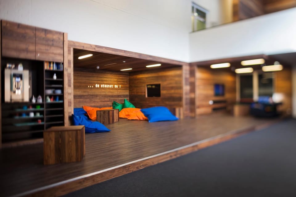 Communal lounge/ TV room, Lobby or reception, Lounge or bar