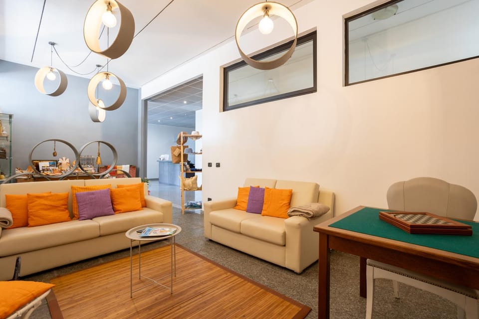 Communal lounge/ TV room, Lobby or reception