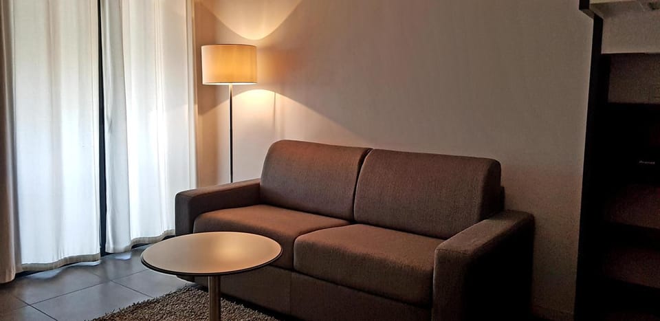 Bed, Bathroom, Coffee/tea facilities, Balcony/Terrace, Living room, Photo of the whole room, Dining area, Bedroom, Sea view, Quiet street view