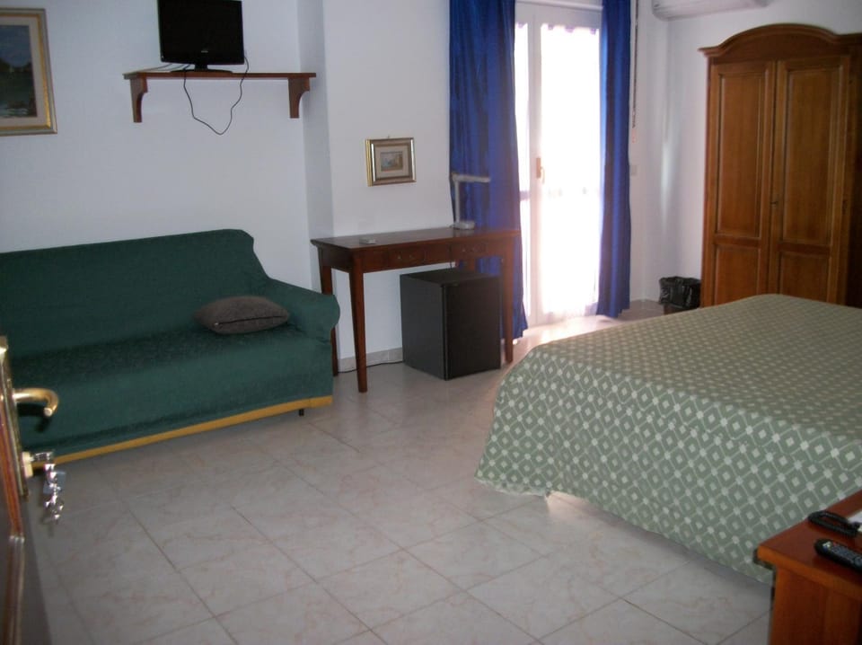 Day, Seating area