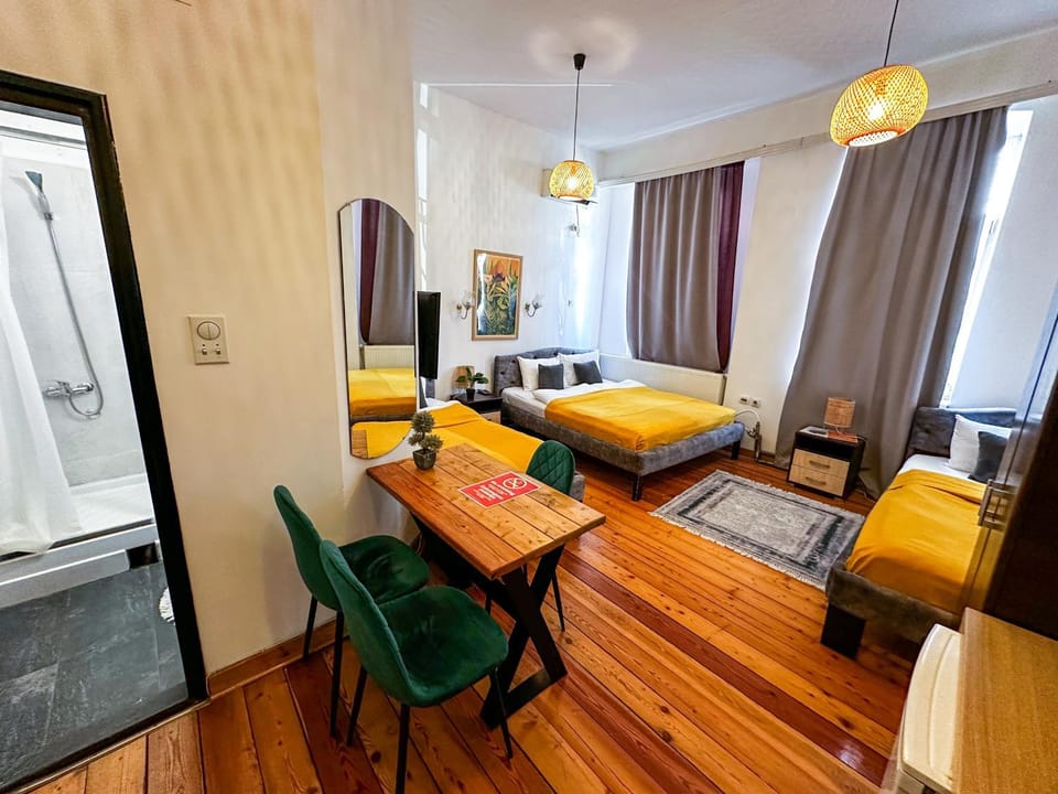 Bed, Photo of the whole room, Seating area, Bedroom