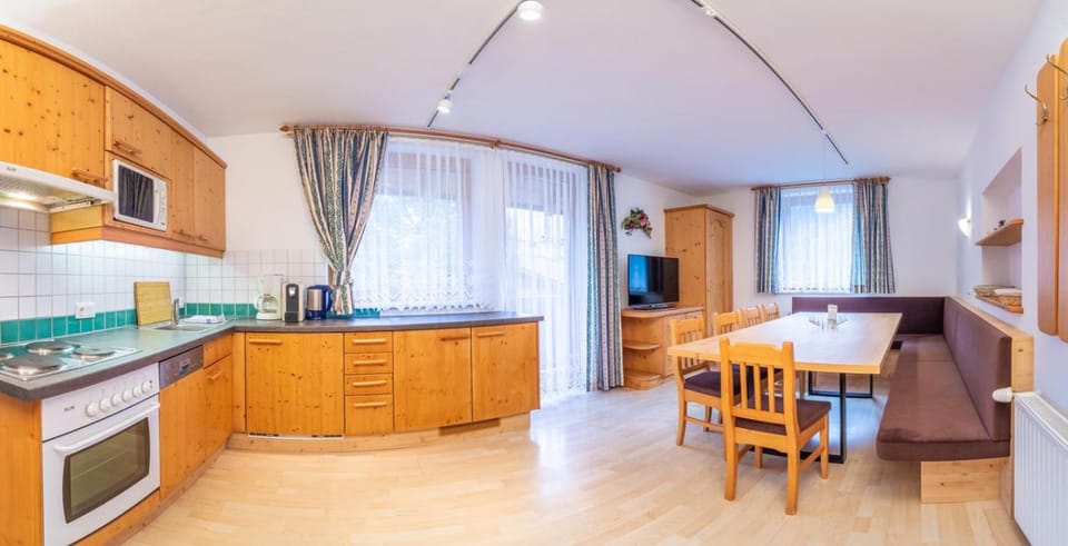 Alpenpension Elferblick Bed and Breakfast in Neustift im Stubaital