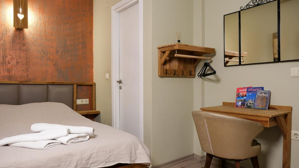 Bed, Photo of the whole room, Bedroom, towels, air conditioner