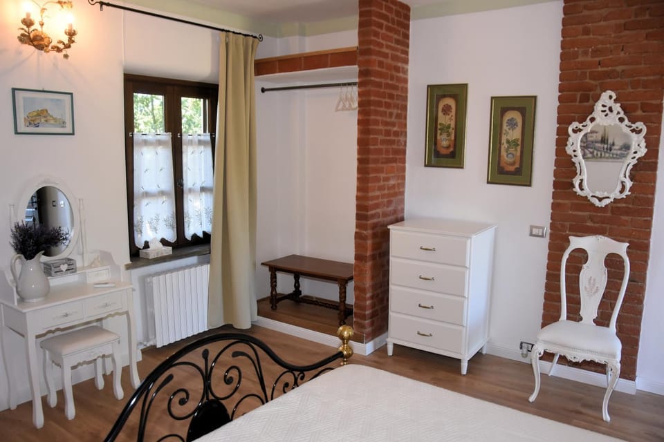 Bedroom, internet, wardrobe