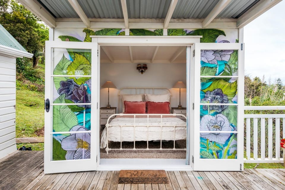 The Settlers Hut House in Auckland Region