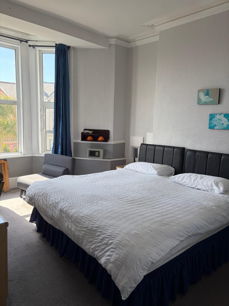 Adelphi Guest House Bed and Breakfast in Douglas