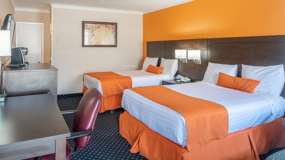 Photo of the whole room, Bedroom, room service