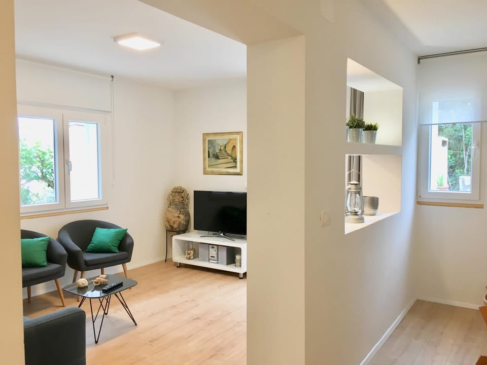 TV and multimedia, Living room, Seating area