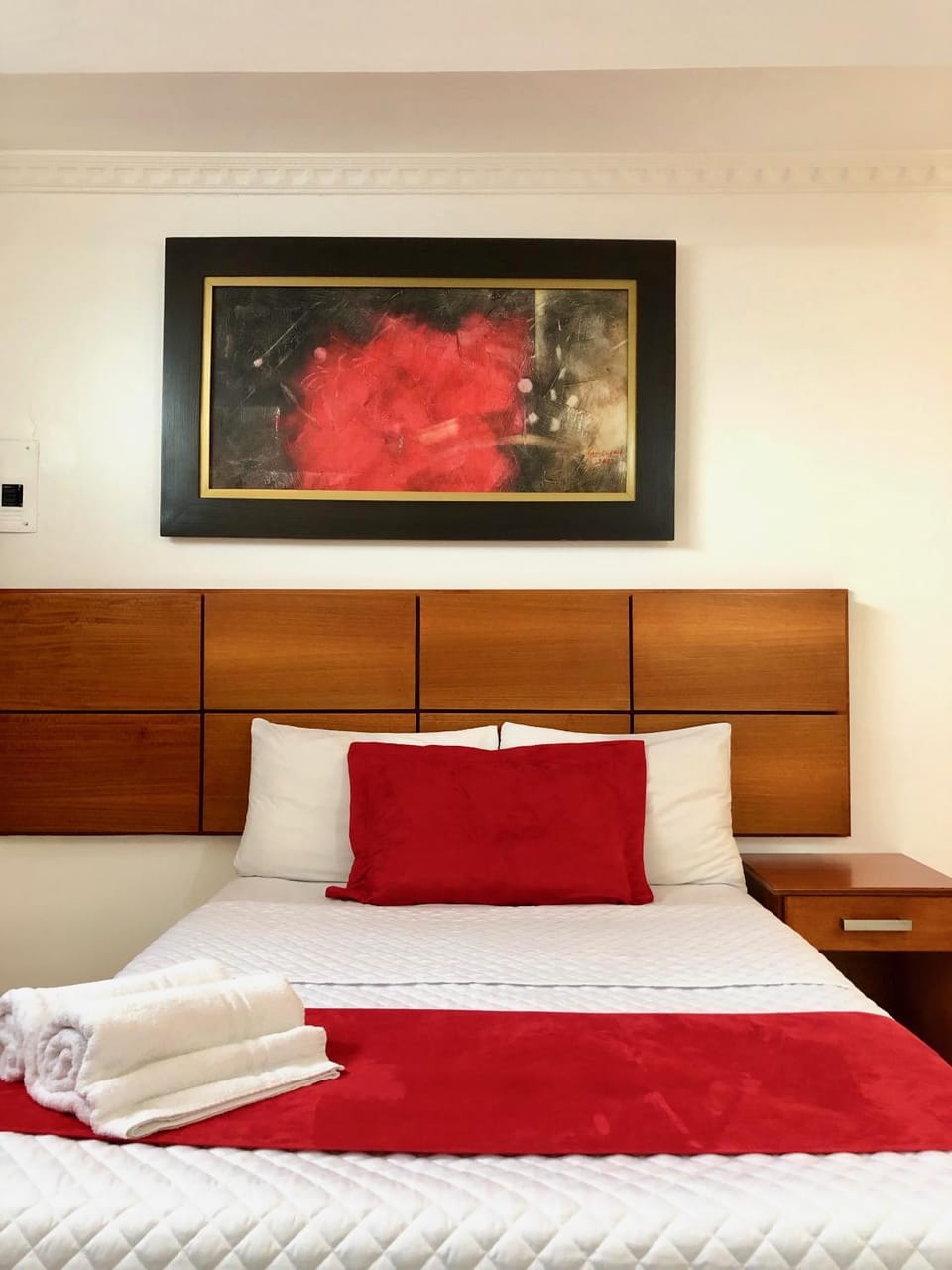 Bed, Photo of the whole room, Bedroom