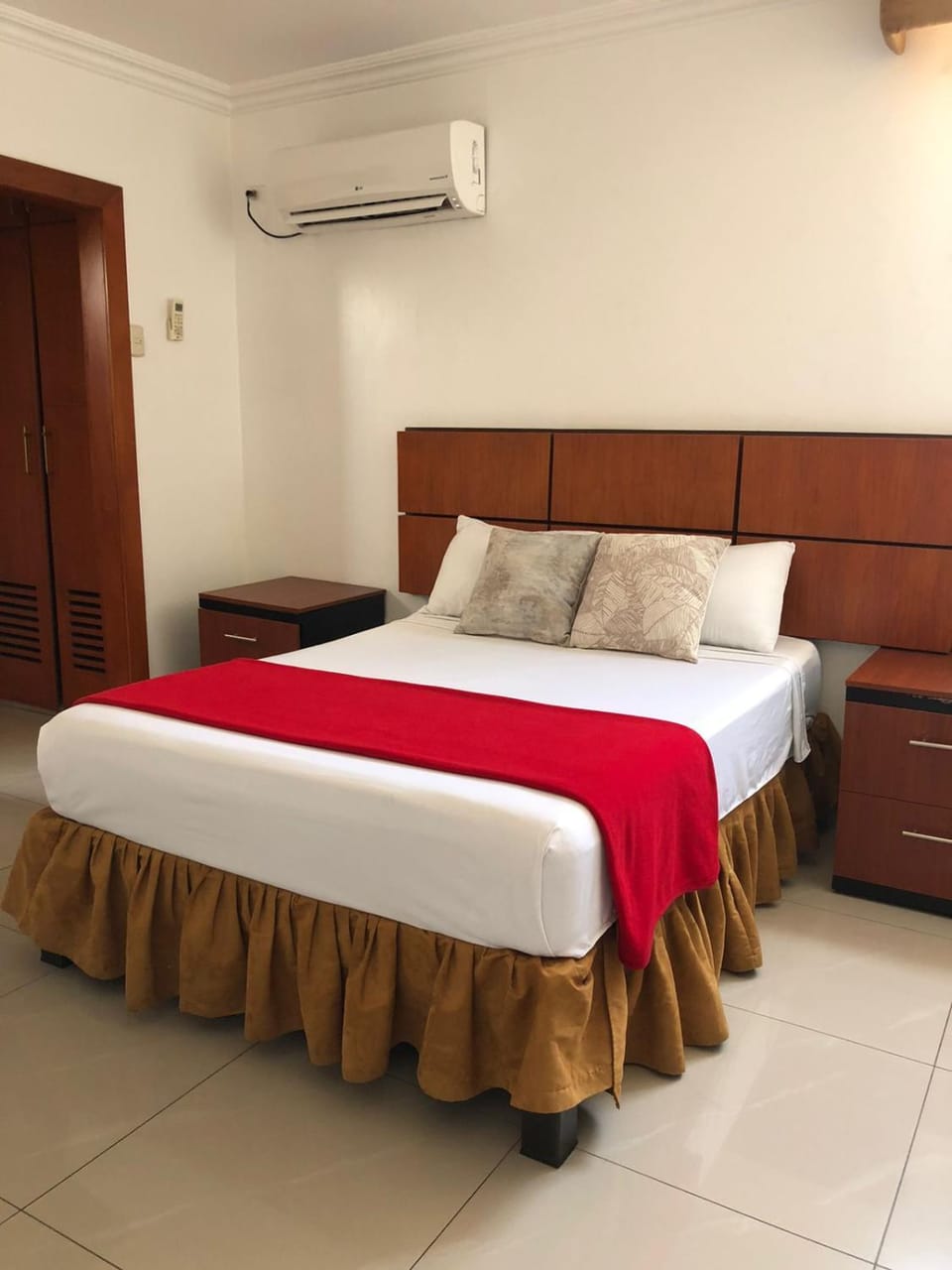 Bed, TV and multimedia, Photo of the whole room, Bedroom, air conditioner