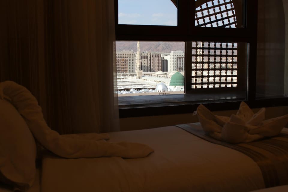 Manazel Alzowaar Hotel in Medina