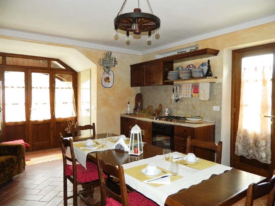 Communal lounge/ TV room, Coffee/tea facilities, Dining area, Area and facilities, Facility for disabled guests