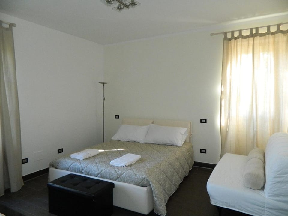 Bed, Photo of the whole room, Facility for disabled guests
