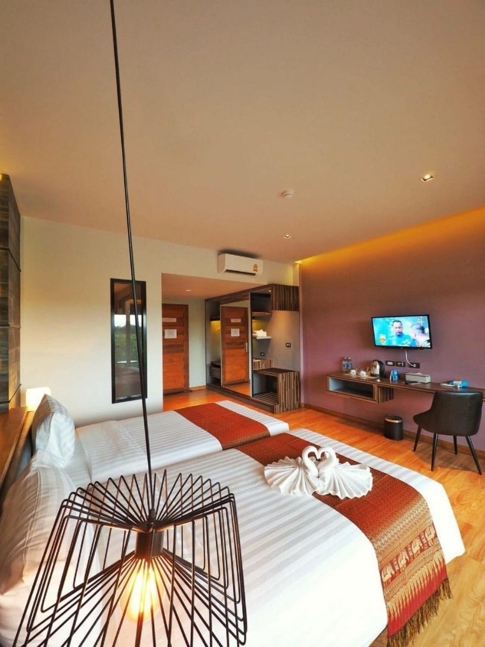 The Glory Gold Hotel in Khuekkhak