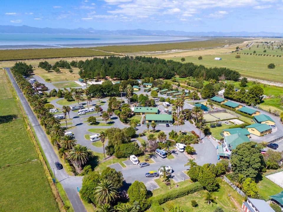 Property building, Natural landscape, Bird's eye view, Sea view