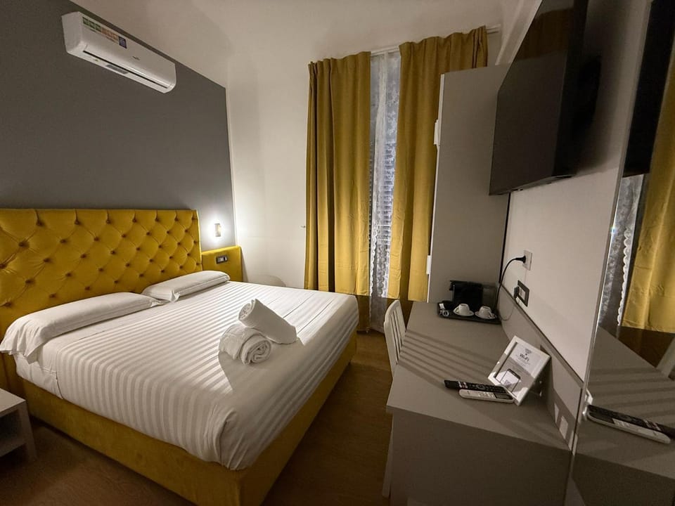 Bed, TV and multimedia, Photo of the whole room, Bedroom, air conditioner