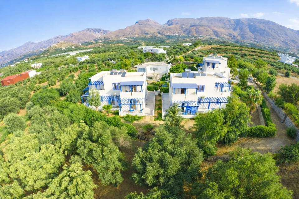 Property building, Garden, View (from property/room), Garden view, Mountain view, Location