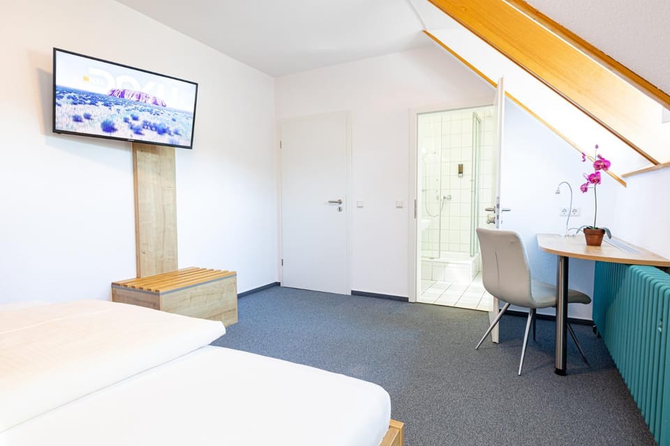 Bed, TV and multimedia, Photo of the whole room, Seating area