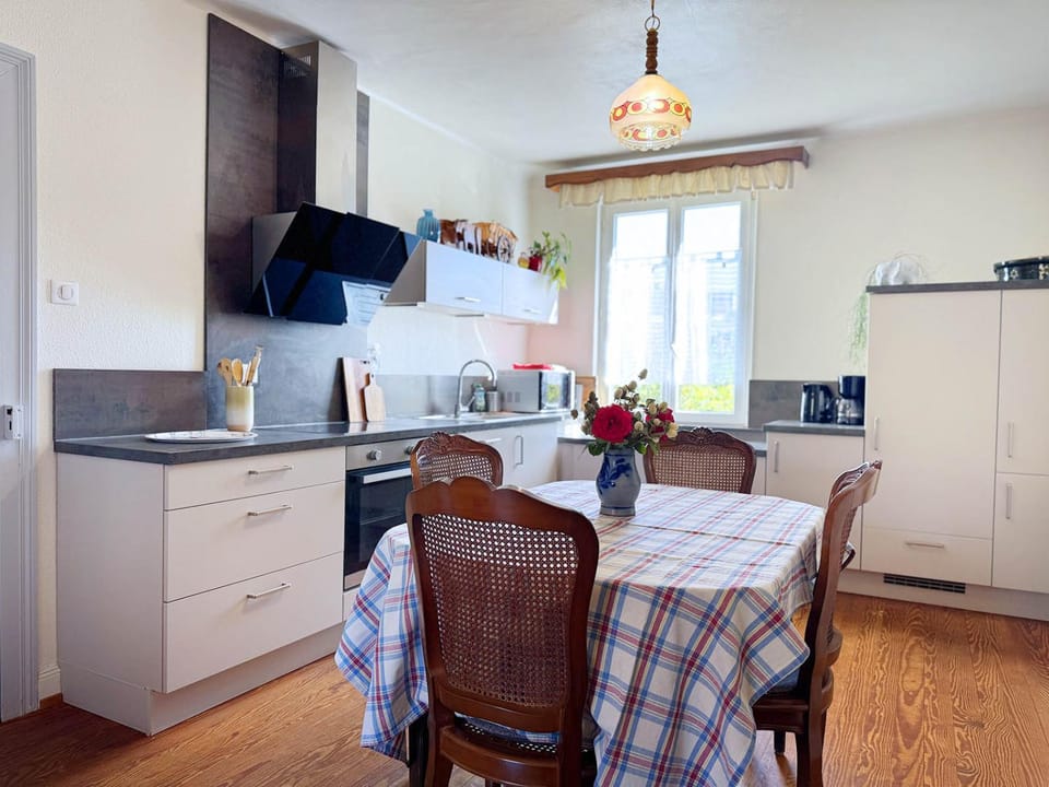 Kitchen or kitchenette, Dining area, dishwasher, oven, stove