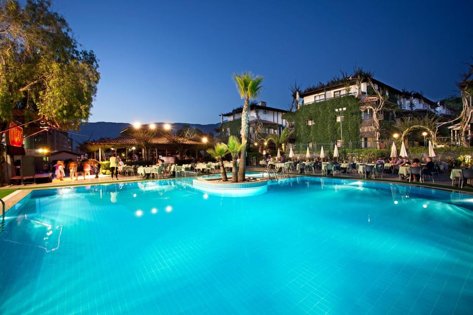 Property building, Patio, Night, Natural landscape, Garden, Pool view, Swimming pool, sunbed