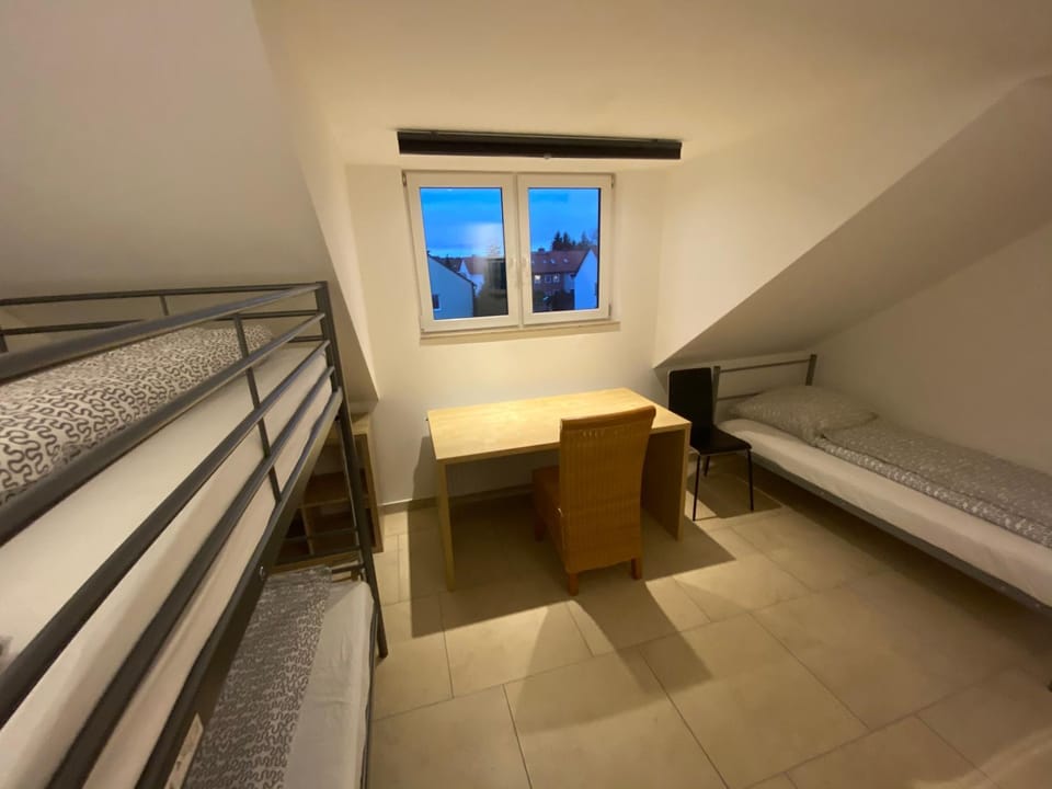 Bedroom, bunk bed