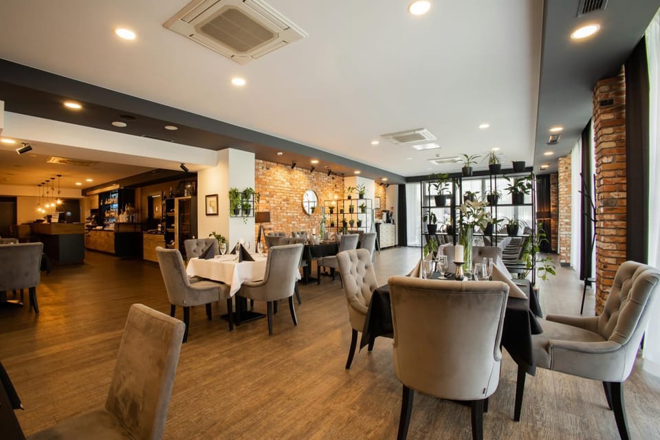 Restaurant/places to eat, Restaurant/places to eat
