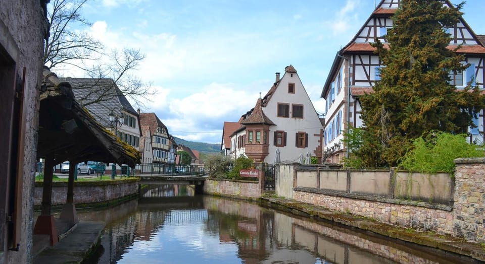 Property building, Nearby landmark, Day, City view, Landmark view, River view, Location