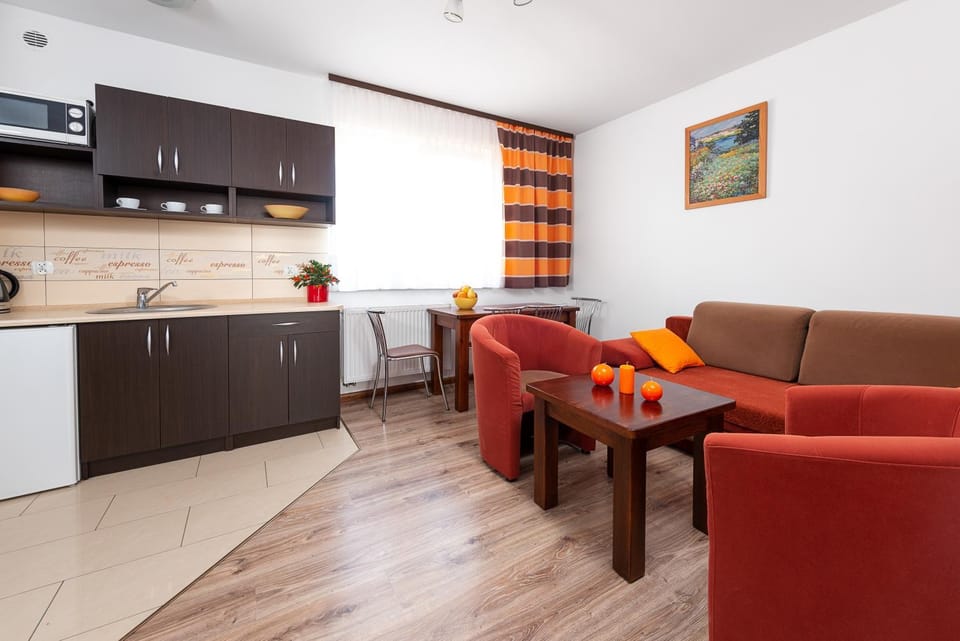 Kitchen or kitchenette, Photo of the whole room, Seating area