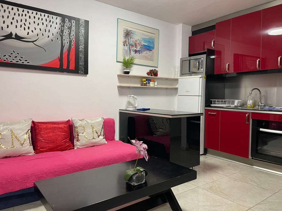 Kitchen or kitchenette, Living room
